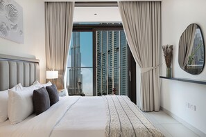 Superior-Apartment, 4 Schlafzimmer, Balkon, Stadtblick | Hochwertige Bettwaren, Zimmersafe, individuell dekoriert