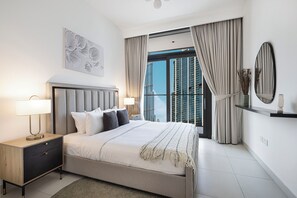 Apartamento superior, 4 habitaciones, balcón, vistas a la ciudad | Ropa de cama de alta calidad, caja fuerte, decoración individual