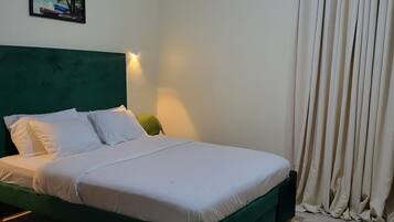 1 habitación, tabla de planchar con plancha y wifi