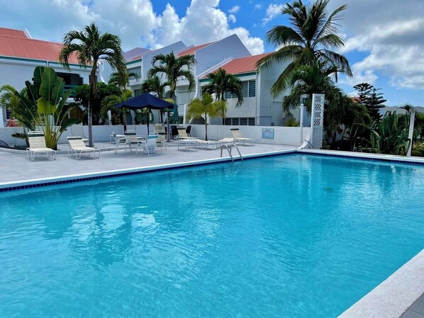 Outdoor pool - Coastal apartment with pool & near Mullet Bay Beach (Philipsburg)