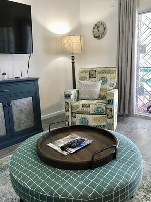 Smart TV - Coastal apartment with pool & near Mullet Bay Beach (Philipsburg)