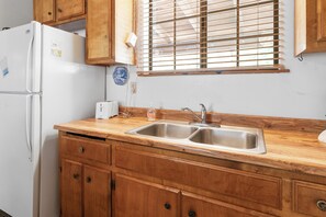 House, Balcony, Mountain View | Private kitchen