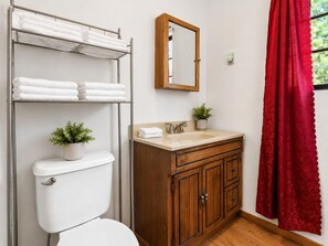 Bathroom - Canyon Cabin (Fawnskin)