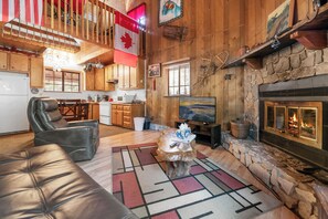 Huis, balkon, uitzicht op bergen | Woonruimte