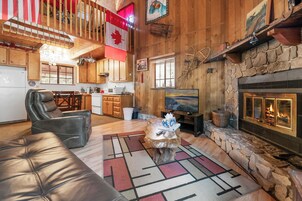 House, Balcony, Mountain View | Living area