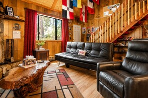 Living area - Canyon Cabin (Fawnskin)