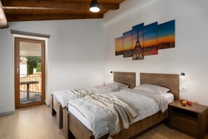 4 bedrooms, desk, iron/ironing board, travel cot