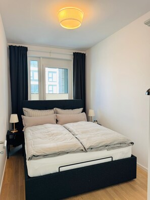 2 bedrooms, travel cot, free WiFi, bed sheets