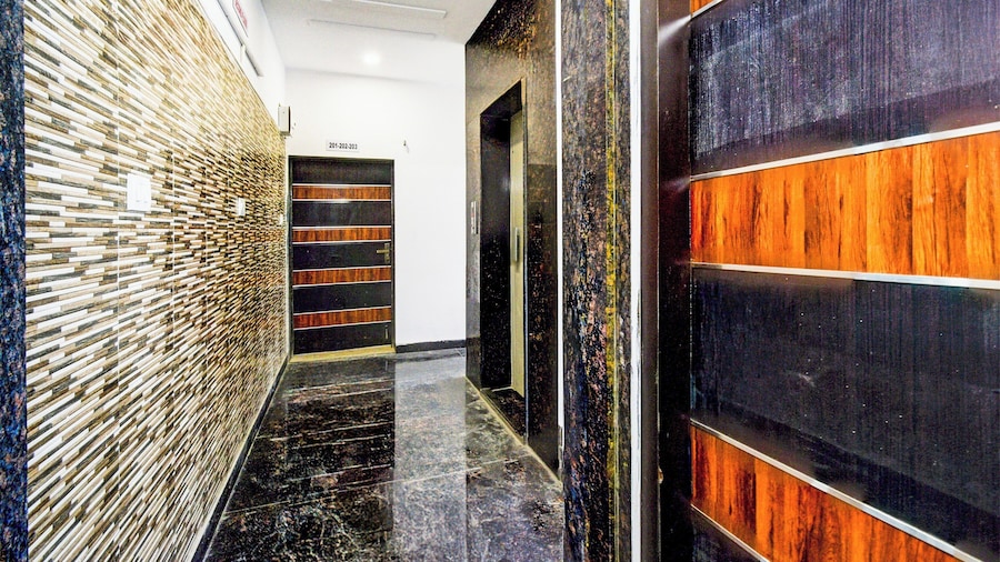 HOTEL GREENLANE SUITES