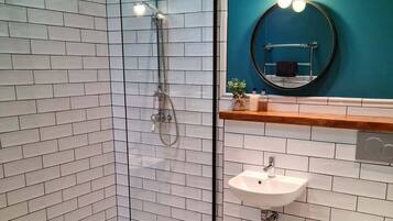 Basic Double Room, Balcony, City View | Bathroom | Slippers, towels, soap, shampoo