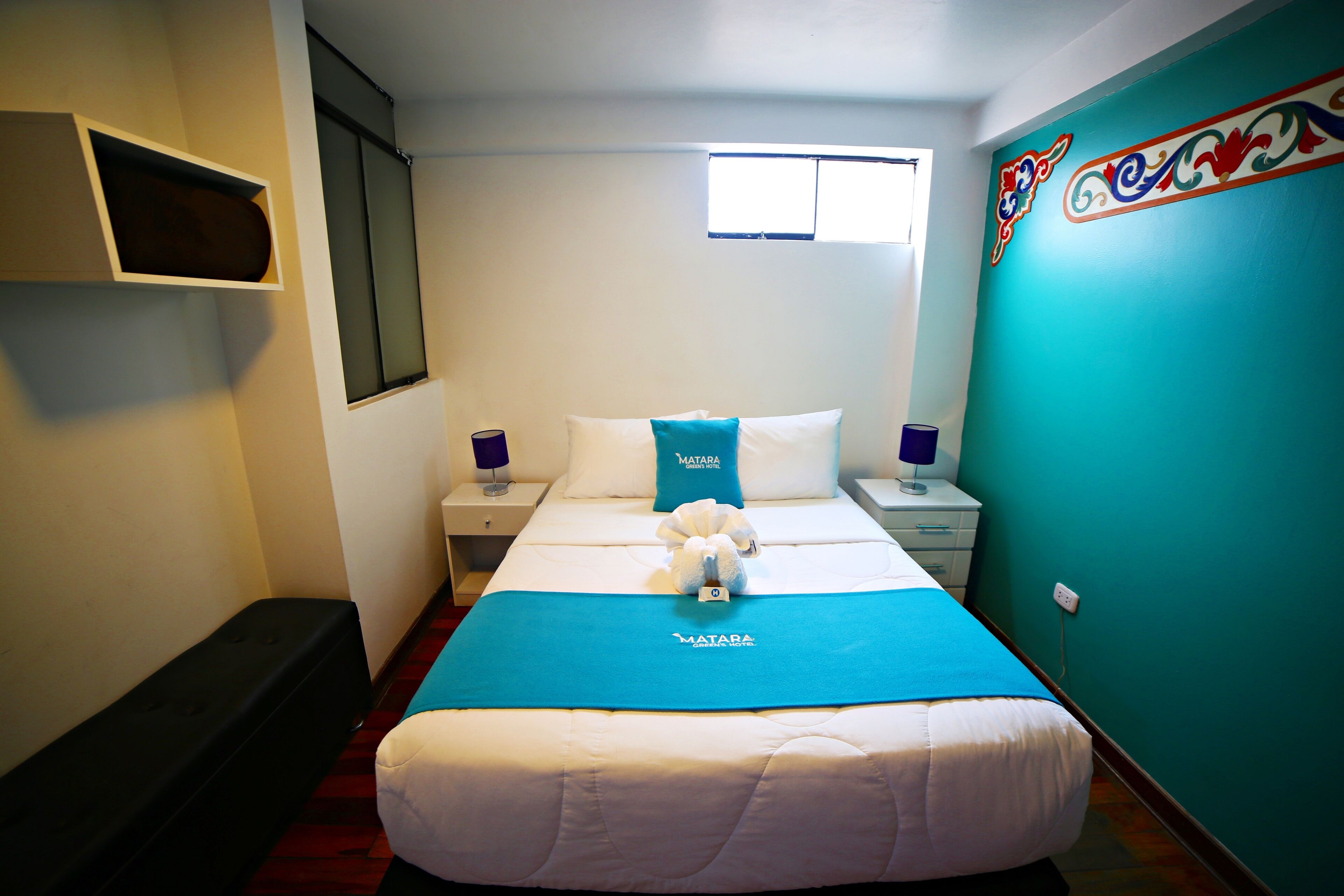 ダブルルーム クイーンベッド 1 台 | WiFi (無料)