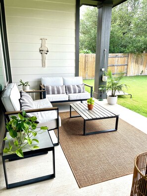 Terrace/patio - Charming 3-bedroom house with WiFi, AC in brilliant Georgetown (Georgetown)