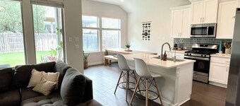 Charming 3-bedroom house with WiFi, AC in brilliant Georgetown