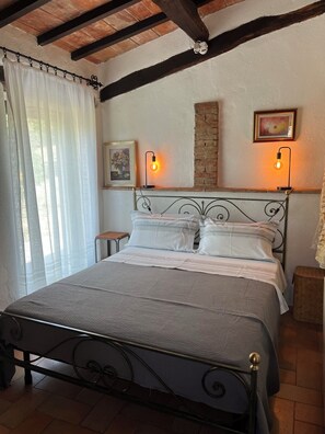 1 habitación, wifi y ropa de cama