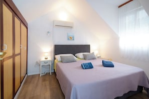 1 bedroom, WiFi, bed sheets