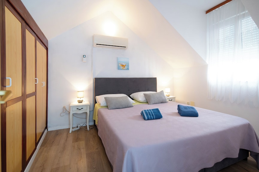 Cozy 1-bedroom Apartment In Enjoyable Split With Wifi, Ac - Split