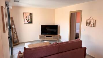 Smart-tv, boeken en een stereo