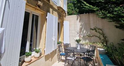 Magnificent town house with swimming pool in the heart of Provence