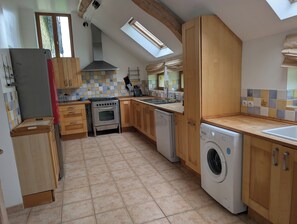 Fridge, microwave, oven, stovetop - Les Hiboux - Quiet house for a change of scenery (Épuisay)