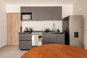 Micro-ondes, four, plaque de cuisson, serviettes en papier