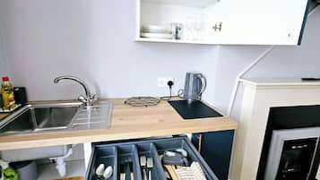 Apartment | Private kitchen | Fridge, microwave, stovetop, electric kettle