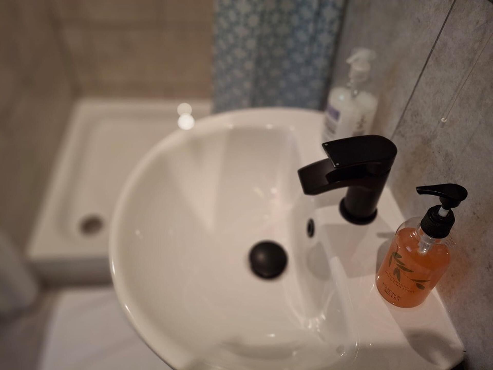 Apartment | Bathroom | Shower, towels