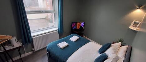 Apartment | 3 bedrooms, iron/ironing board, free WiFi, bed sheets