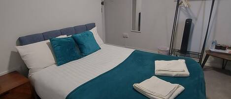 2 habitaciones, tabla de planchar con plancha y wifi gratis