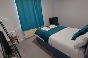 Unclassified image, 5 of 13, button - Seaside Escape 2-bed Maisonette Flat - Ev22kwh (Portsmouth)