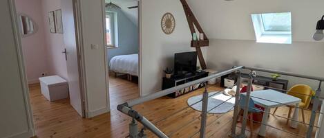 4 slaapkamers, een strijkplank/strijkijzer, gratis wifi, beddengoed