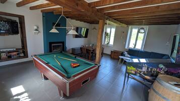 Smart TV, fireplace, video games
