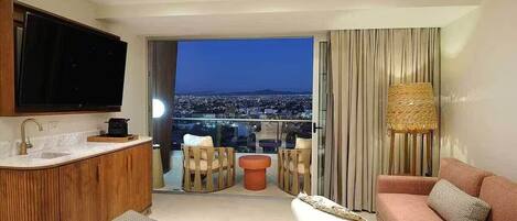 Smart TV, table tennis