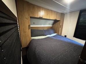 1 quarto, berço de viagem, Wi-Fi de cortesia, roupa de cama