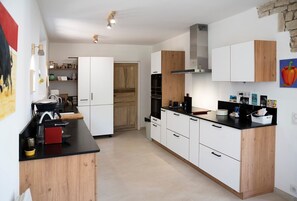 Kühlschrank, Mikrowelle, Ofen, Geschirrspüler