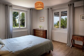 5 soverom, strykejern/-brett, wi-fi og sengetøy