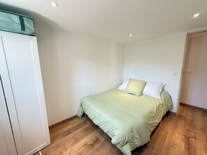 1 habitación, wifi y ropa de cama