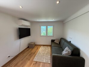 TV - Beautiful apartment in the heart of nature with garden (Guillaumes)