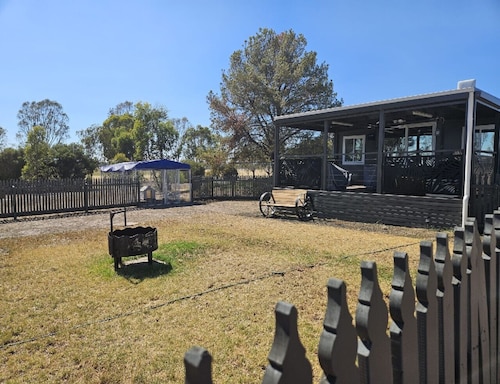 Cottage by the Lake - Pet friendly