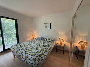 2 chambres, fer et planche à repasser, lit parapluie, Wi-Fi gratuit