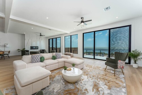 NEW LUXURY 4,000 SF Waterfront Home w/Pool , Sleeps 20