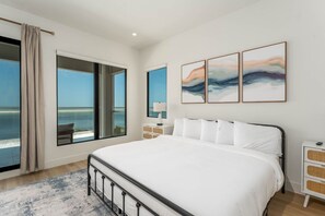5 bedrooms, travel crib, WiFi, bed sheets - NEW LUXURY 4,000 SF Waterfront Home w/Pool , Sleeps 20 (Port Isabel)