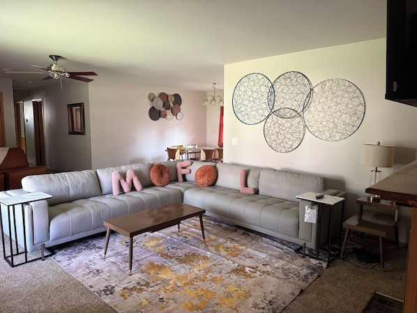 Smart TV - My Fairleighdy is a 3-bedroom house, perfectly located in historic Saint Joseph. (Saint Joseph)