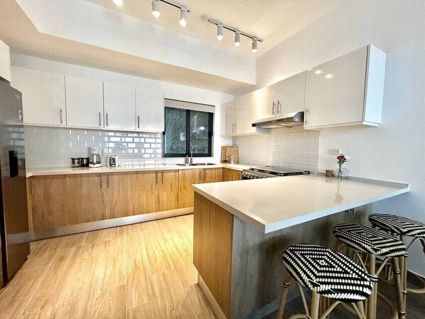 Fridge, microwave, oven, stovetop