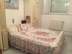 4 chambres, fer et planche à repasser, Wi-Fi, draps fournis