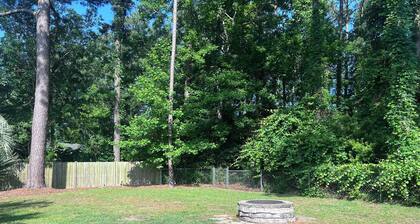 Charming 3-bedroom house with WiFi and AC in Morehead City