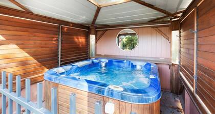 5-bedroom suite w/ private kitchen & bathrooms