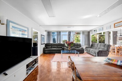 5-bedroom suite w/ private kitchen & bathrooms