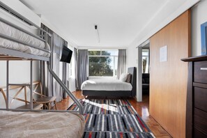 5 Schlafzimmer, Schreibtisch, Bügeleisen/Bügelbrett, kostenloses WLAN