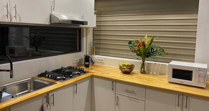 Charming bungalow in peaceful property with WiFi, AC in Fare, Huahine