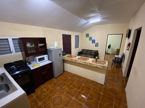 Entire House - Affordable, Safe, Clean, Gated, 10 mins from Intl Airport